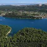 Lara With Pool&whirpool&pet Friendly&100m From The Sea- Rab By Guide * Rab Town
