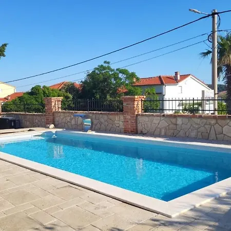 Lara With Pool&whirpool&pet Friendly&100m From The Sea- Rab By Guide ラブ