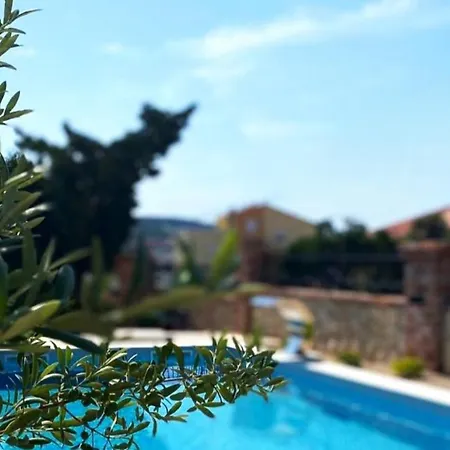 Vilă Lara With Pool&whirpool&pet Friendly&100m From The Sea- Rab By Guide *