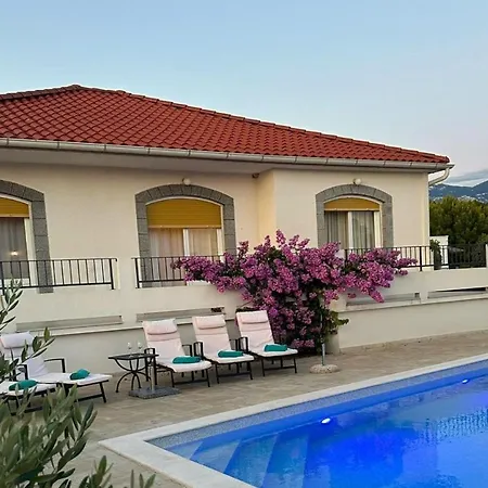 Lara With Pool&whirpool&pet Friendly&100m From The Sea- Rab By Guide * ラブ