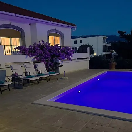 Lara With Pool&whirpool&pet Friendly&100m From The Sea- Rab By Guide 别墅 拉布