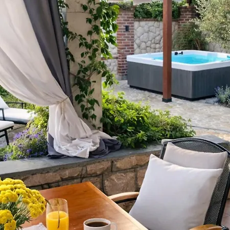 Lara With Pool&whirpool&pet Friendly&100m From The Sea- Rab By Guide فيلة *