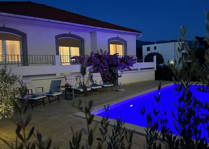 Lara With Pool&whirpool&pet Friendly&100m From The Sea- Rab By Guide 빌라 라브