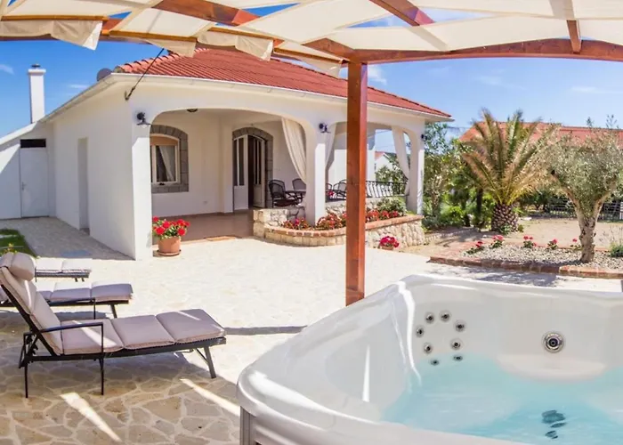 Lara With Pool&whirpool&pet Friendly&100m From The Sea- Rab By Guide 라브