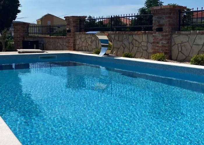 빌라 Lara With Pool&whirpool&pet Friendly&100m From The Sea- Rab By Guide 라브