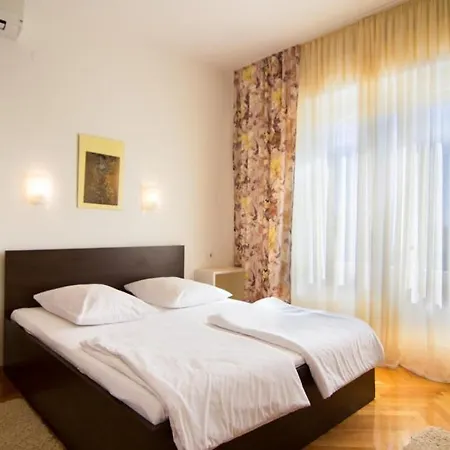 Lara With Pool&whirpool&pet Friendly&100m From The Sea- Rab By Guide ראב