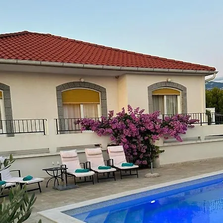 Lara With Pool&whirpool&pet Friendly&100m From The Sea- Rab By Guide Rab Town