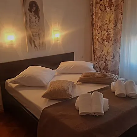 Willa Lara With Pool&whirpool&pet Friendly&100m From The Sea- Rab By Guide Rab Town