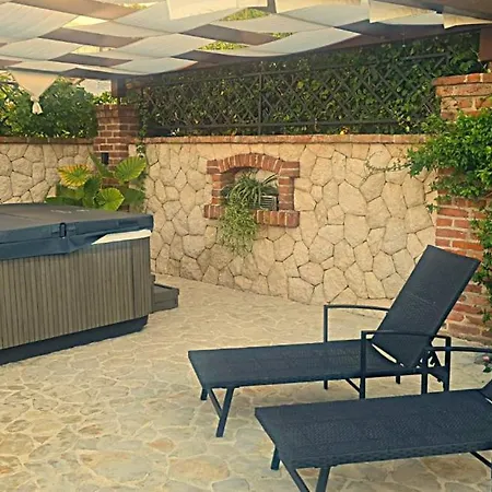 Willa Lara With Pool&whirpool&pet Friendly&100m From The Sea- Rab By Guide *
