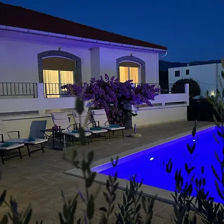 Lara With Pool&whirpool&pet Friendly&100m From The Sea- Rab By Guide Vila Rab Town