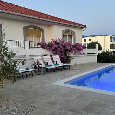 Lara With Pool&whirpool&pet Friendly&100m From The Sea- Rab By Guide * Rab Town