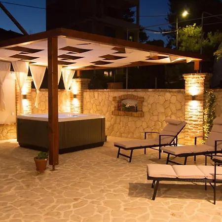 Lara With Pool&whirpool&pet Friendly&100m From The Sea- Rab By Guide Villa Rab Town