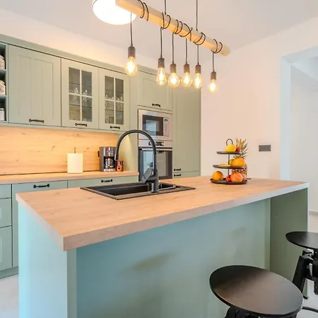 Lara With Pool&whirpool&pet Friendly&100m From The Sea- Rab By Guide *