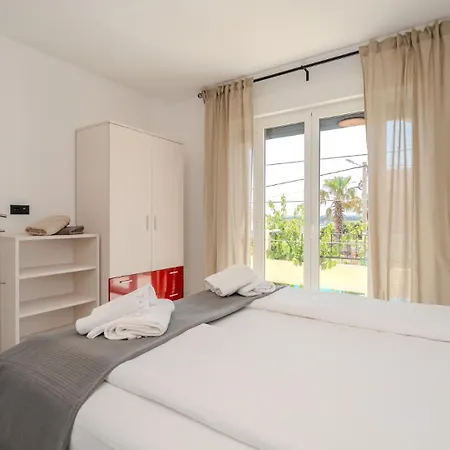 Lara With Pool&whirpool&pet Friendly&100m From The Sea- Rab By Guide *
