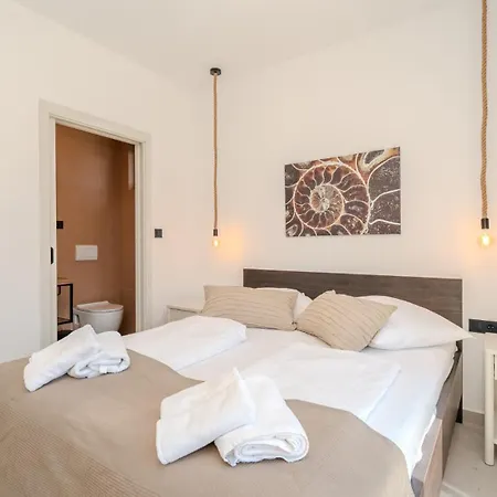 Lara With Pool&whirpool&pet Friendly&100m From The Sea- Rab By Guide Rab Town