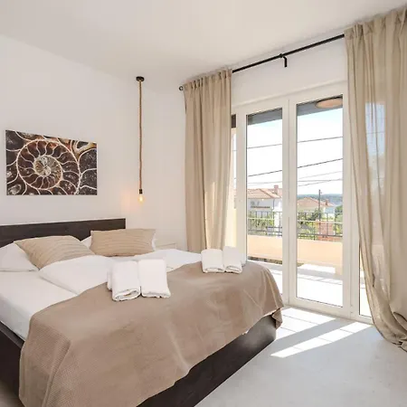 Lara With Pool&whirpool&pet Friendly&100m From The Sea- Rab By Guide Rab Town