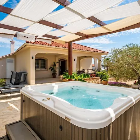Lara With Pool&whirpool&pet Friendly&100m From The Sea- Rab By Guide * 拉布