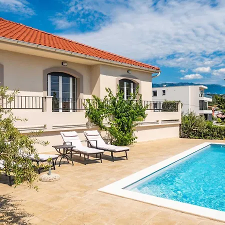 Lara With Pool&whirpool&pet Friendly&100m From The Sea- Rab By Guide Villa
