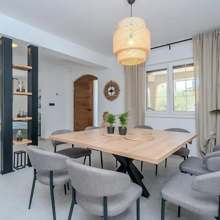 Lara With Pool&whirpool&pet Friendly&100m From The Sea- Rab By Guide *