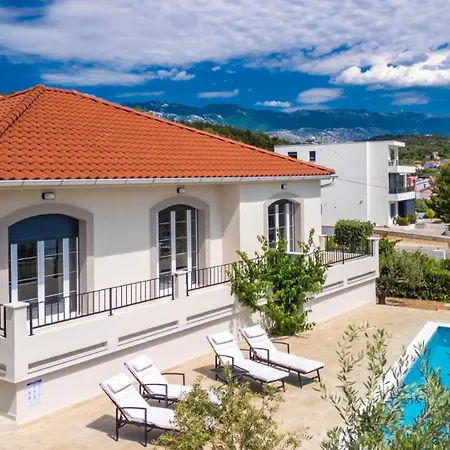 Lara With Pool&whirpool&pet Friendly&100m From The Sea- Rab By Guide * 拉布