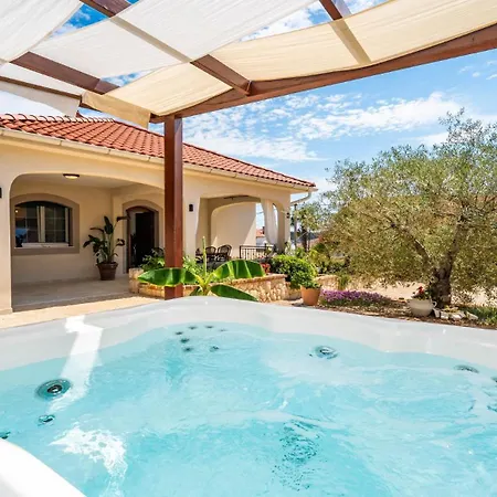 Lara With Pool&whirpool&pet Friendly&100m From The Sea- Rab By Guide Villa *
