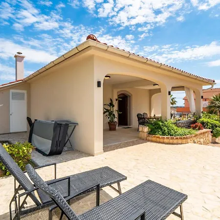 Lara With Pool&whirpool&pet Friendly&100m From The Sea- Rab By Guide *