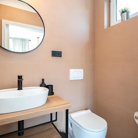 别墅 Lara With Pool&whirpool&pet Friendly&100m From The Sea- Rab By Guide *