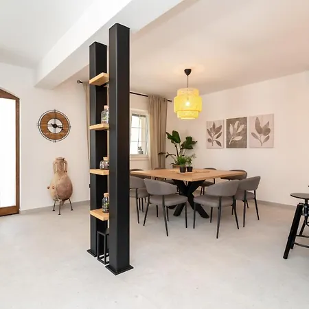 Lara With Pool&whirpool&pet Friendly&100m From The Sea- Rab By Guide 别墅 *