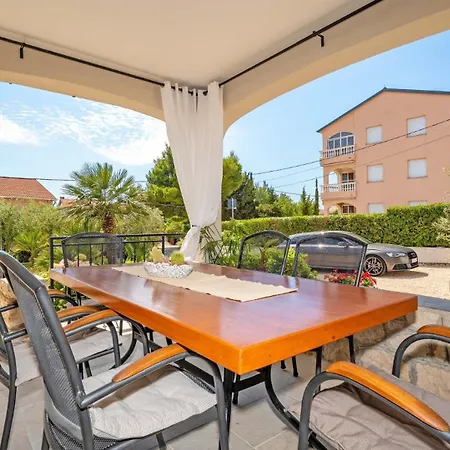 Lara With Pool&whirpool&pet Friendly&100m From The Sea- Rab By Guide