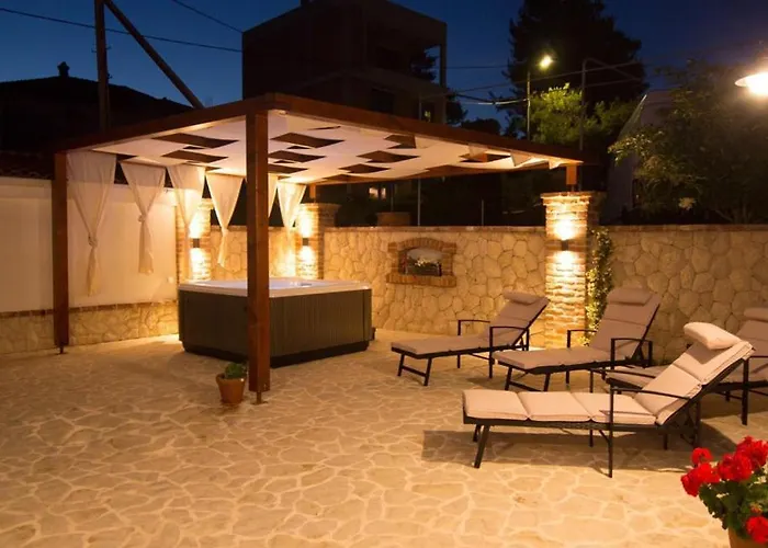 Vila Lara With Pool&whirpool&pet Friendly&100m From The Sea- Rab By Guide *