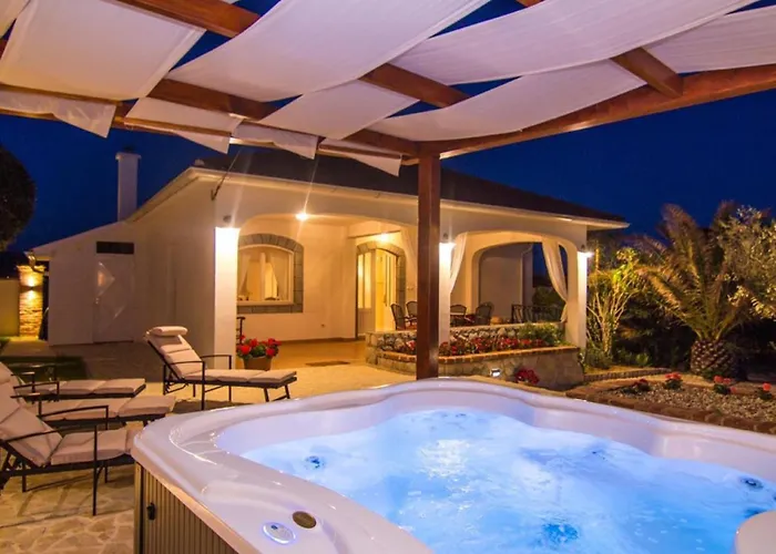 Vila Lara With Pool&whirpool&pet Friendly&100m From The Sea- Rab By Guide *